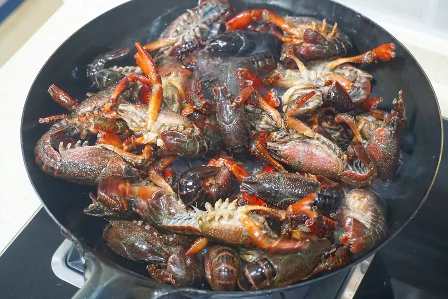 Crayfish with garlic step 0