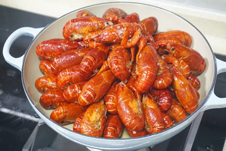 Crayfish with garlic step 0