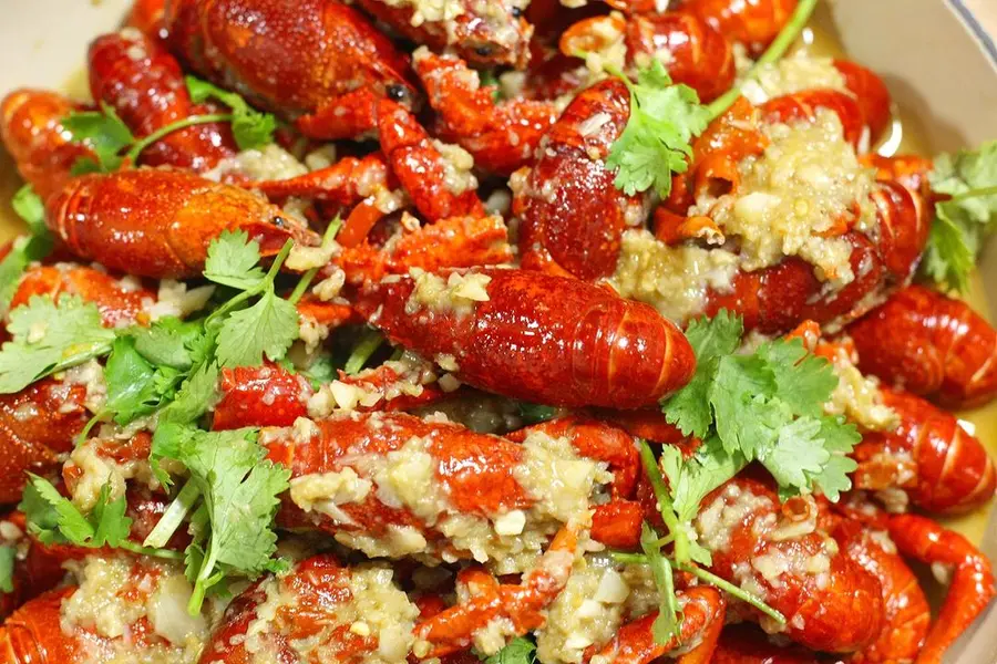 Crayfish with garlic