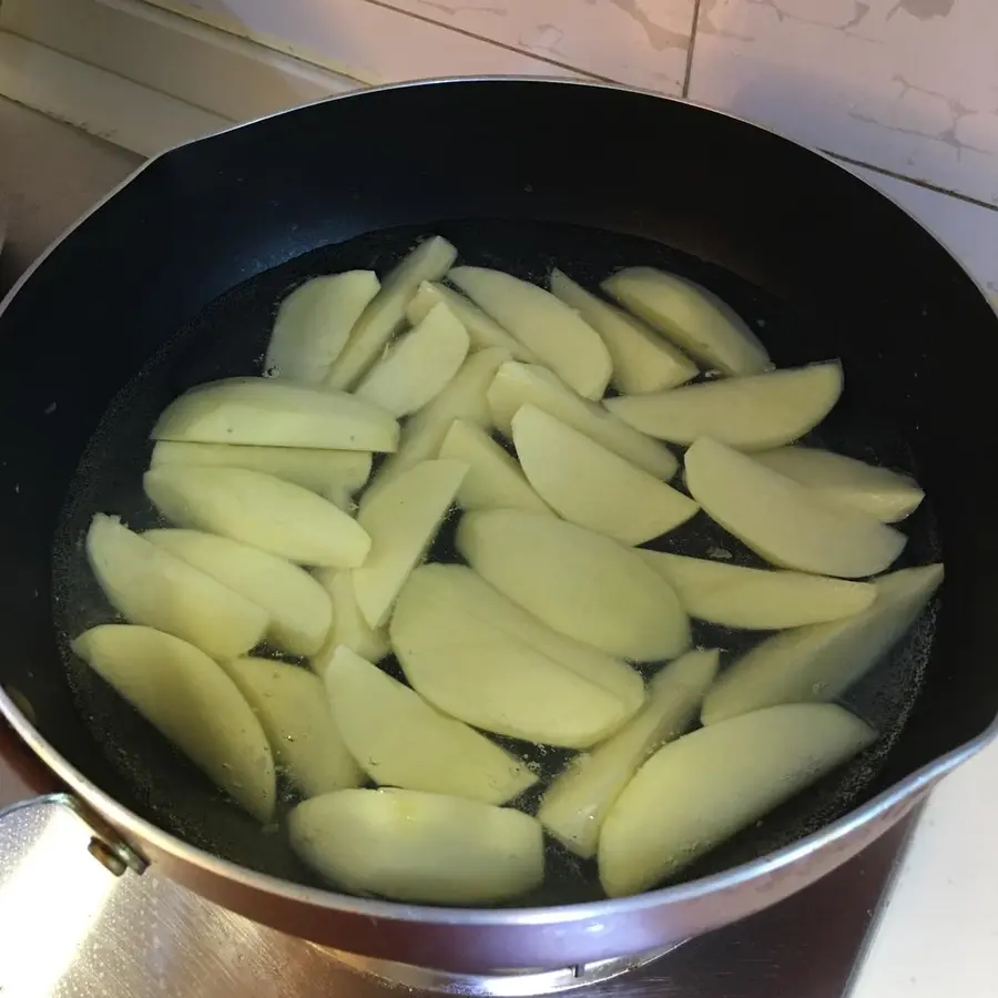 Baked potatoes, baked potato wedges step 0