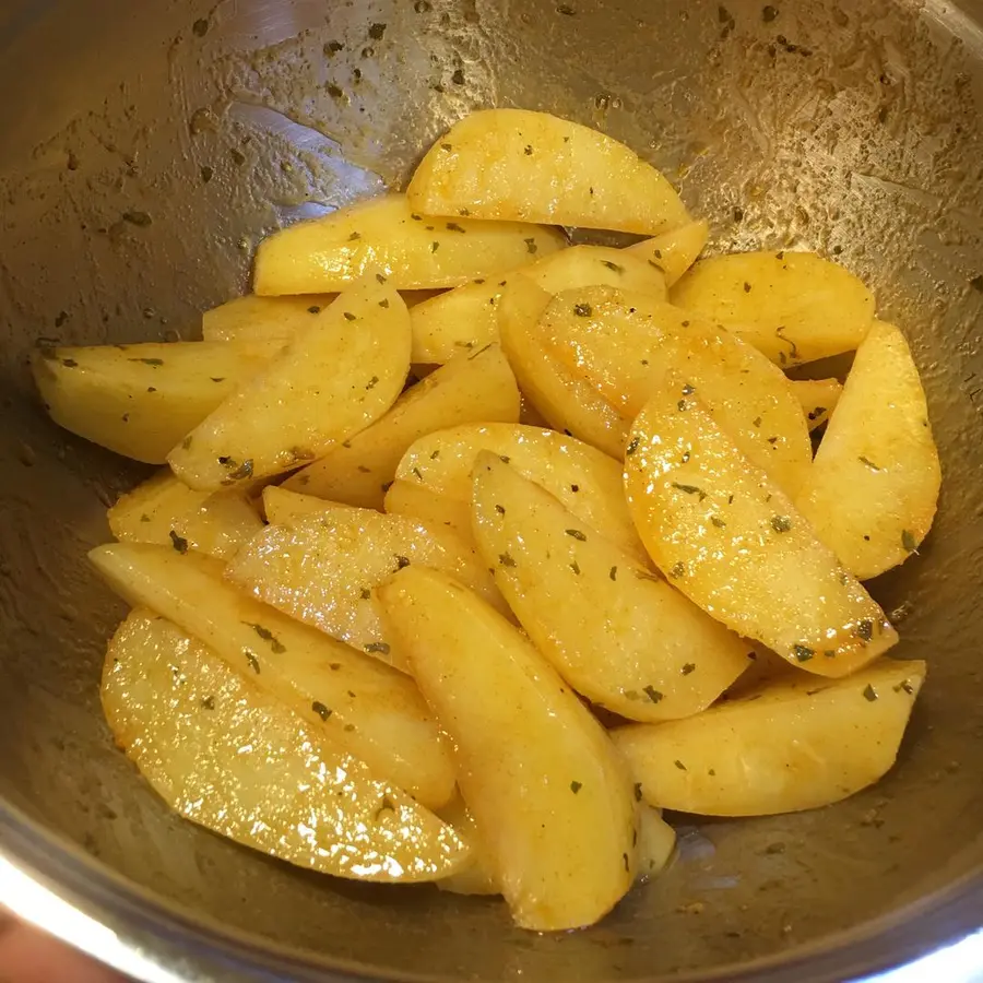 Baked potatoes, baked potato wedges step 0