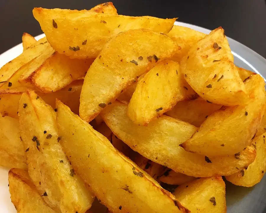 Baked potatoes, baked potato wedges