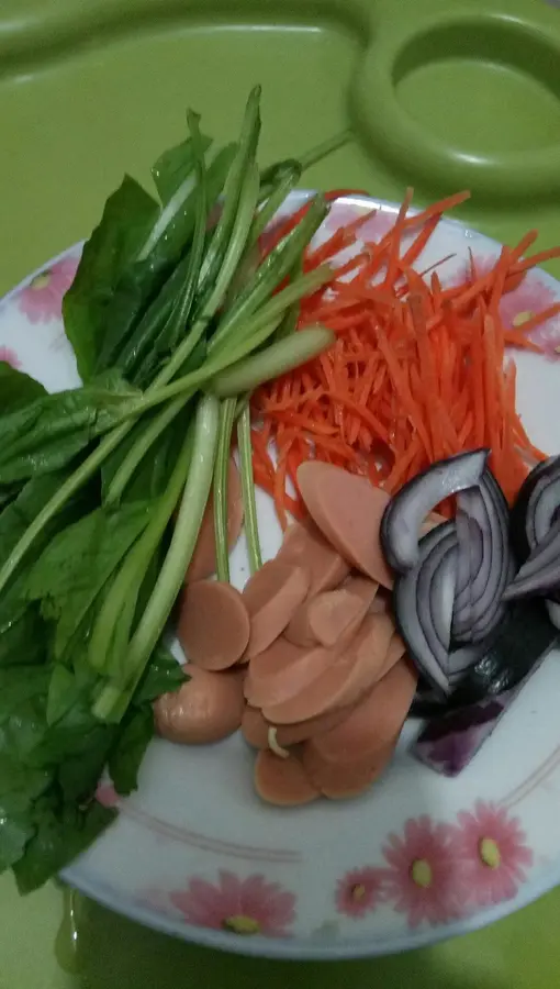 Roadside stall-style stir-fried instant noodles step 0