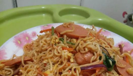 Roadside stall-style stir-fried instant noodles