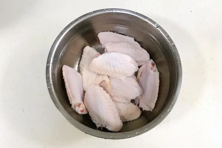 Garlic-flavored fried chicken wings that are so delicious that you lick your fingers step 0