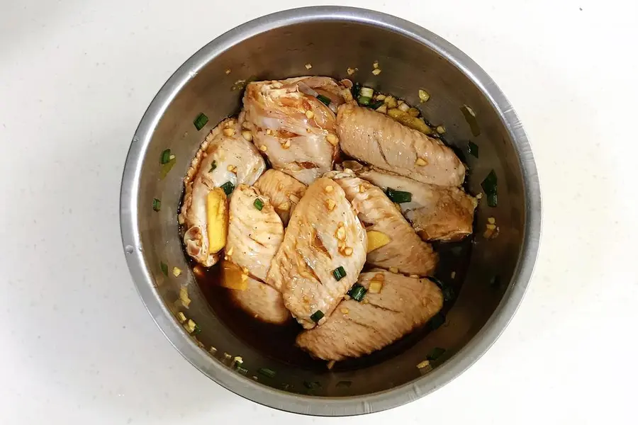 Garlic-flavored fried chicken wings that are so delicious that you lick your fingers step 0