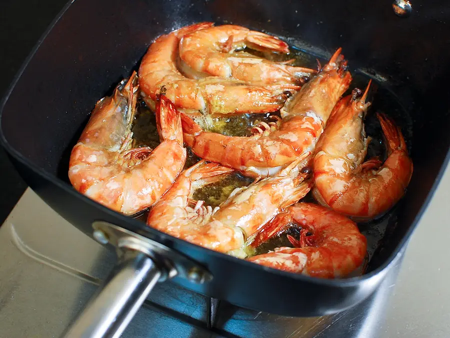 Seafood-style supper â€“ braised prawns step 0