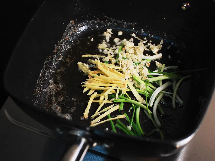 Seafood-style supper â€“ braised prawns step 0