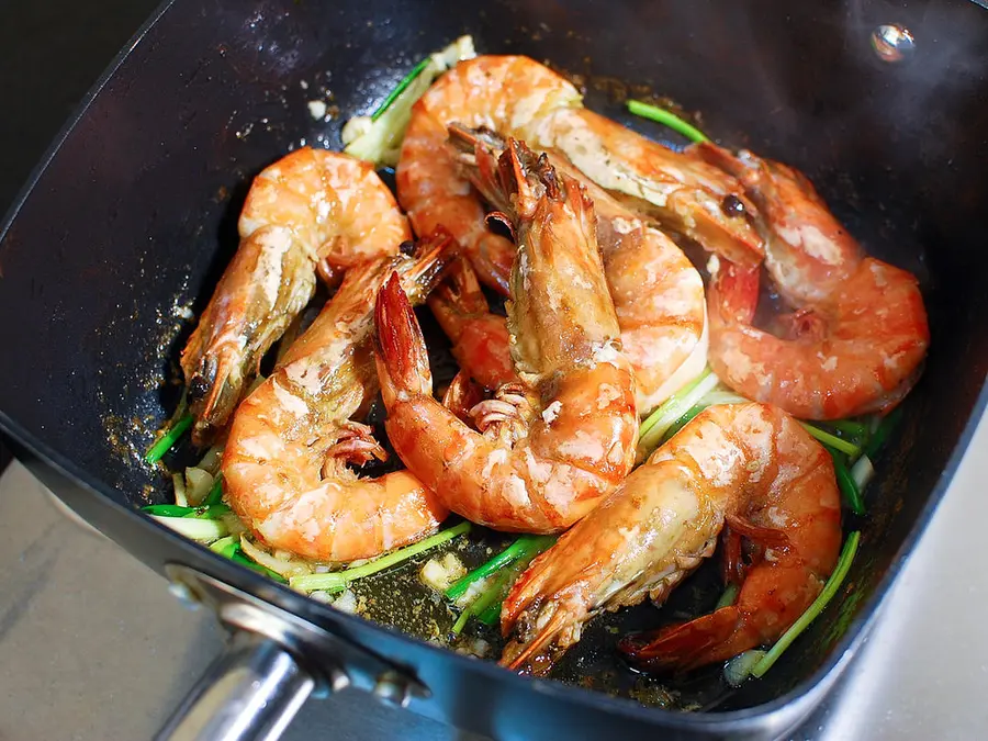 Seafood-style supper â€“ braised prawns step 0