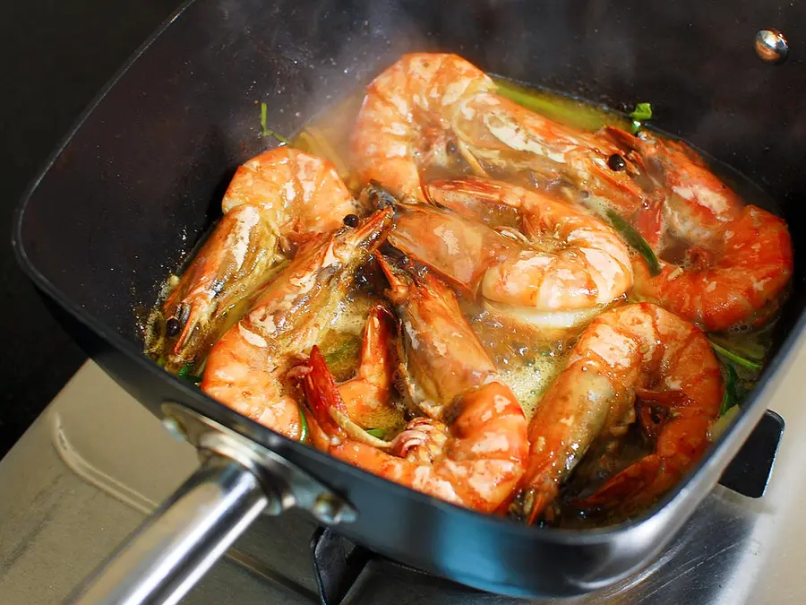 Seafood-style supper â€“ braised prawns step 0