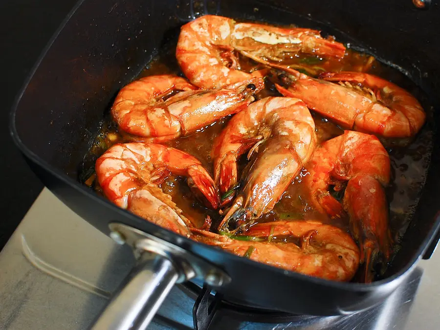 Seafood-style supper â€“ braised prawns step 0