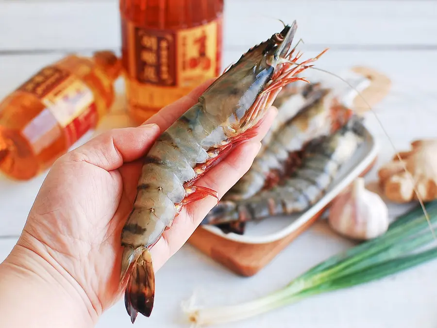 Seafood-style supper â€“ braised prawns step 0