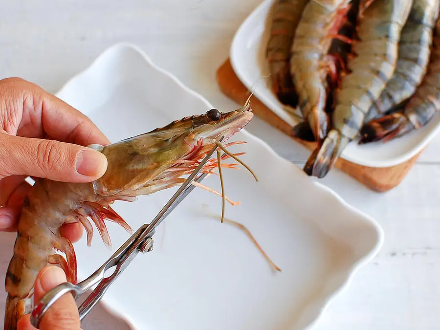 Seafood-style supper â€“ braised prawns step 0