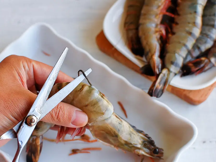 Seafood-style supper â€“ braised prawns step 0