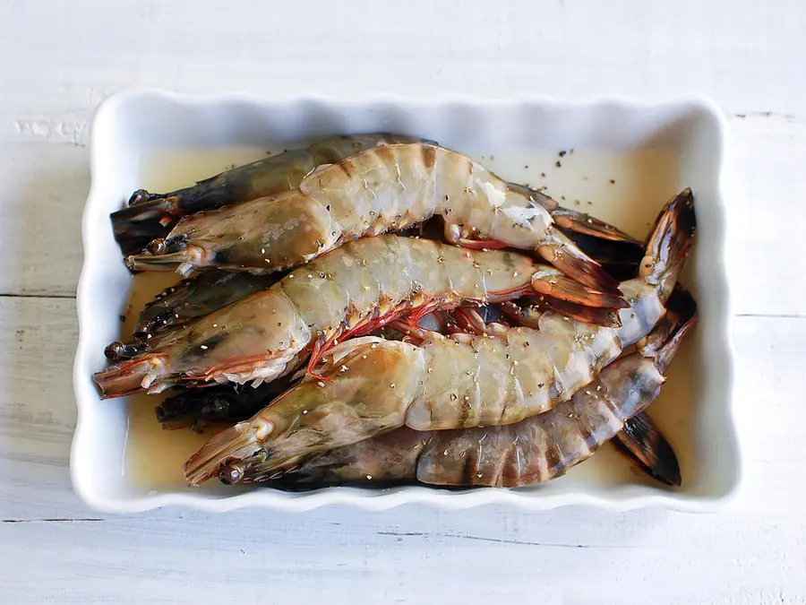 Seafood-style supper â€“ braised prawns step 0