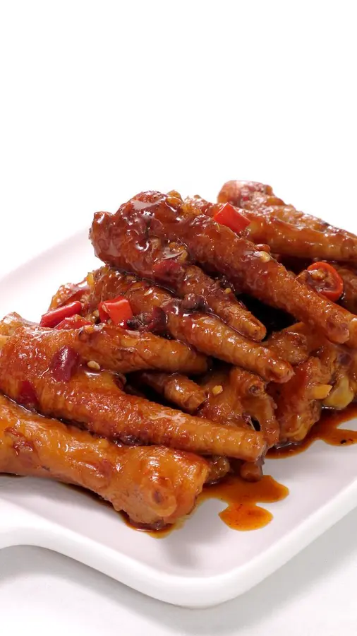 Glutinous and spicy chicken feet