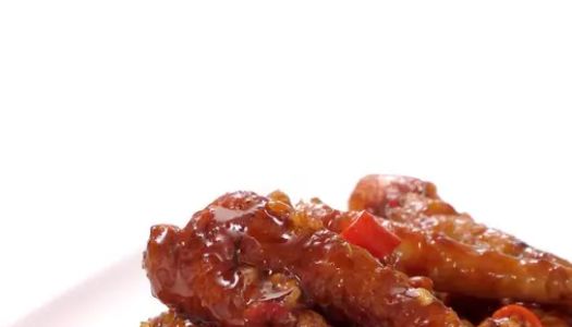 Glutinous and spicy chicken feet