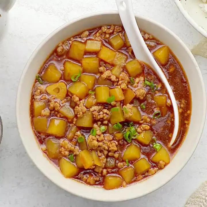 Minced meat and potatoes for rice step 0