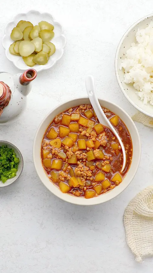 Minced meat and potatoes for rice