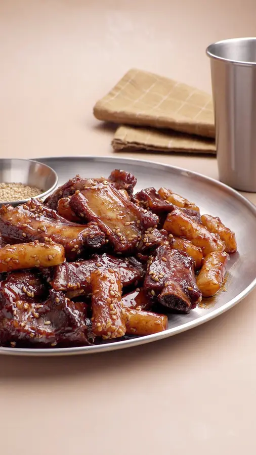 Rice cake cola pork ribs