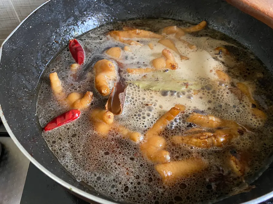 Braised chicken feet are delicious and simple step 0