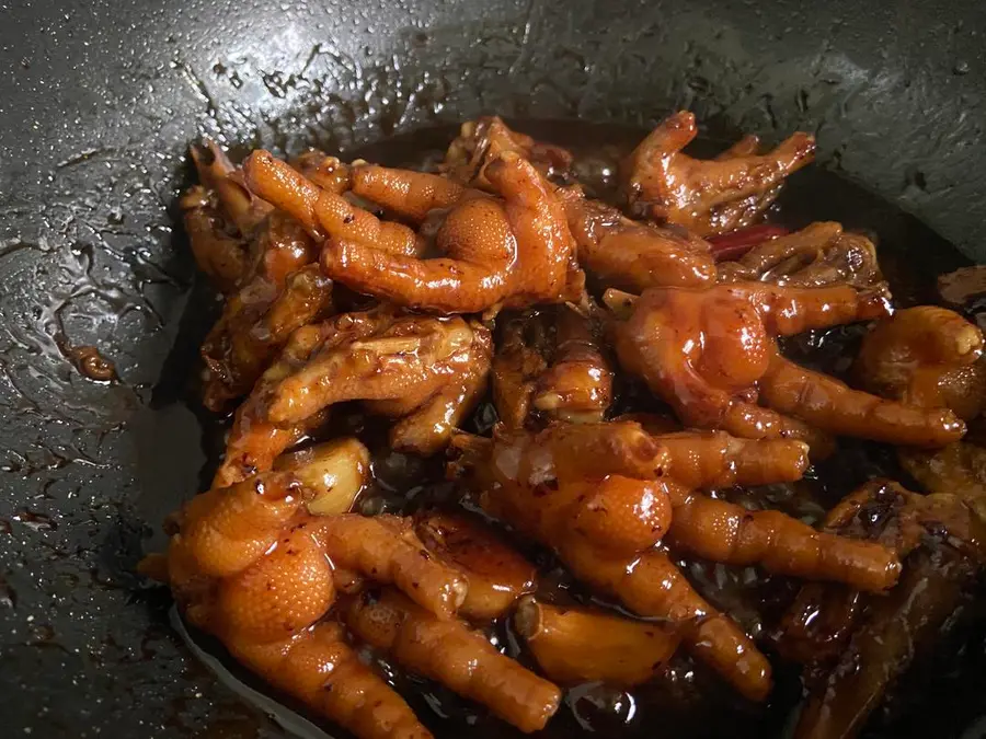 Braised chicken feet are delicious and simple step 0