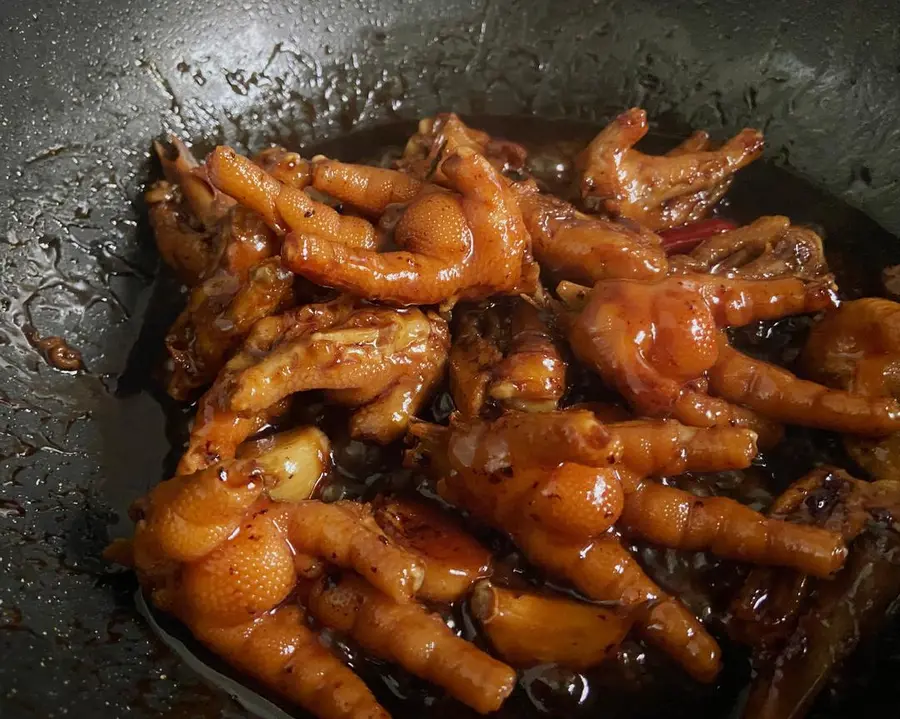 Braised chicken feet are delicious and simple