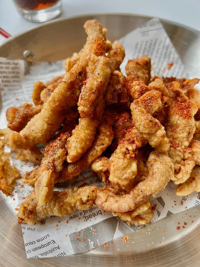 Sucking fingers is a must-have snack  for a small crispy meat  drama supper step 0