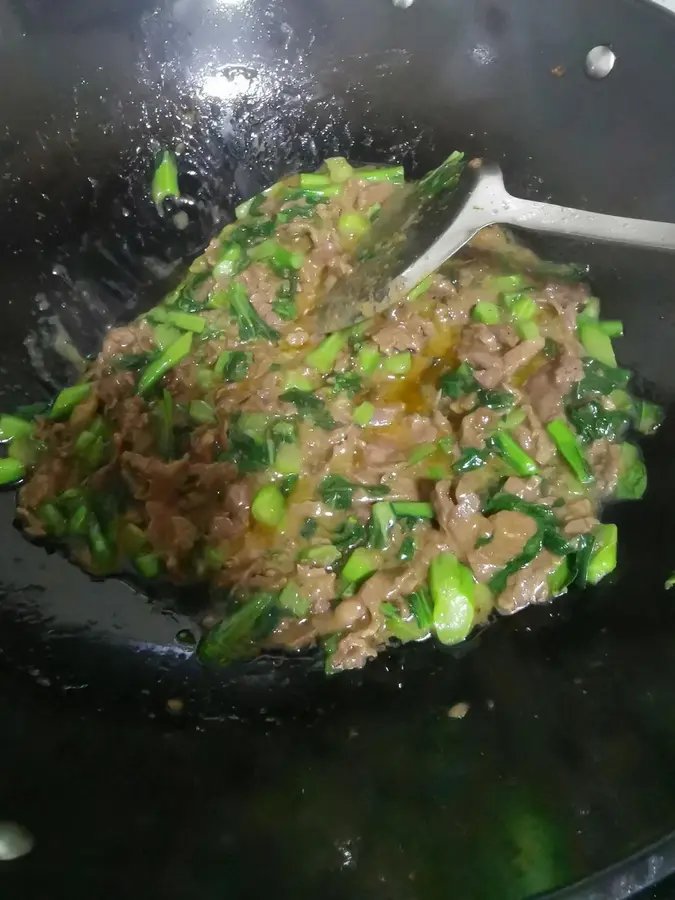 Wet stir-fried beef kueh at a night snack stall step 0