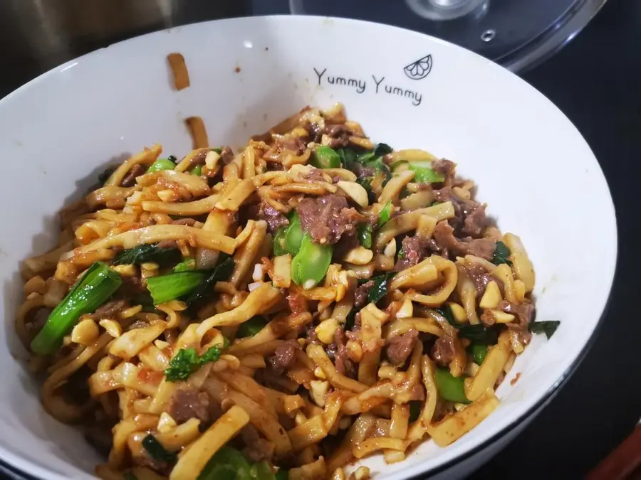 Wet stir-fried beef kueh at a night snack stall step 0