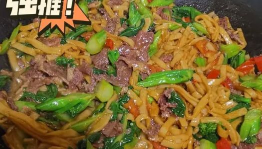 Wet stir-fried beef kueh at a night snack stall