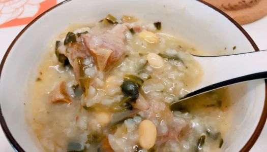 Roast bone congee (a favorite late-night snack of Cantonese people) is simple and easy to make