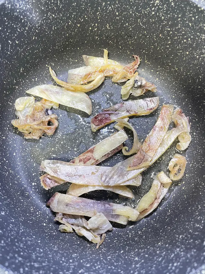 Pan-fried dried squid|3 minutes to make a late-night snack Appetizer step 0