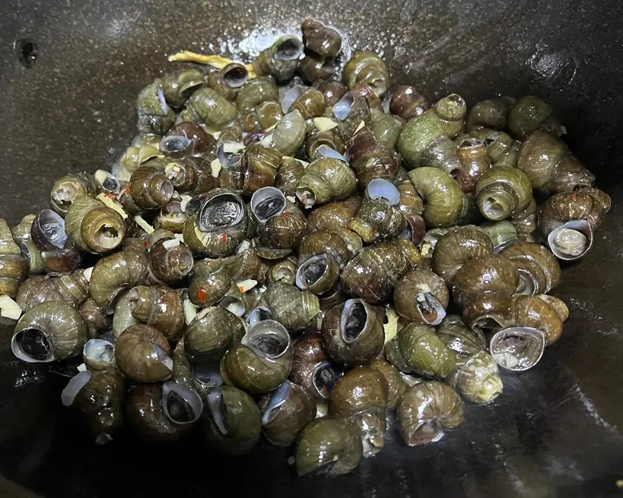 The snail duck foot pot of the night snack stall is killed step 0