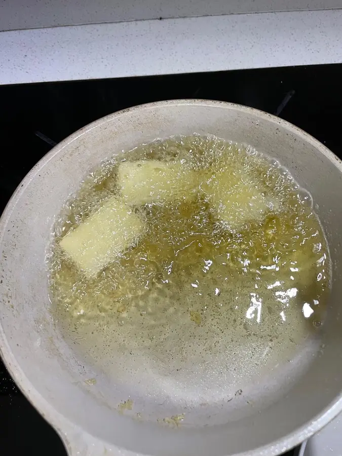 Junior high school students' supper - simple version of fried tofu (fried skewers) step 0