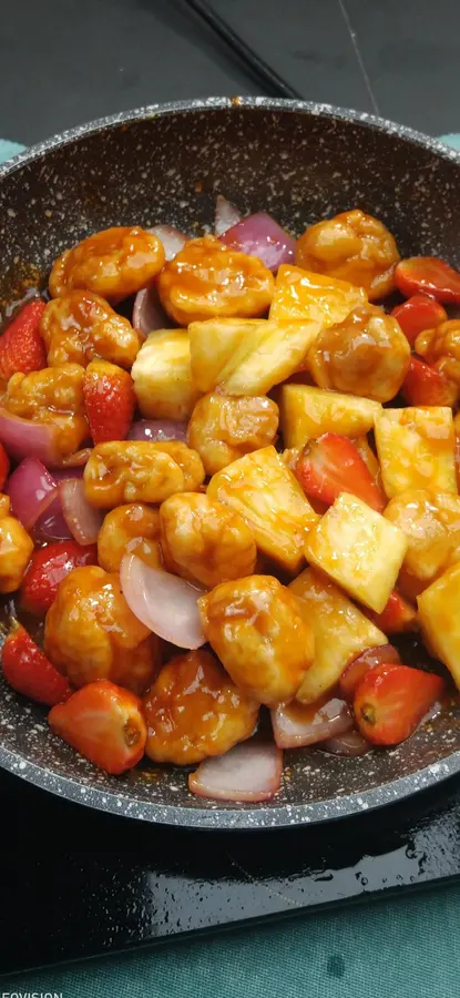 Sweet and sour fresh fruit grunt meat (pineapple grunt meat)