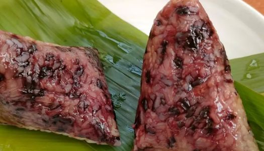 The whole process of wrapping zongzi and cooking zongzi