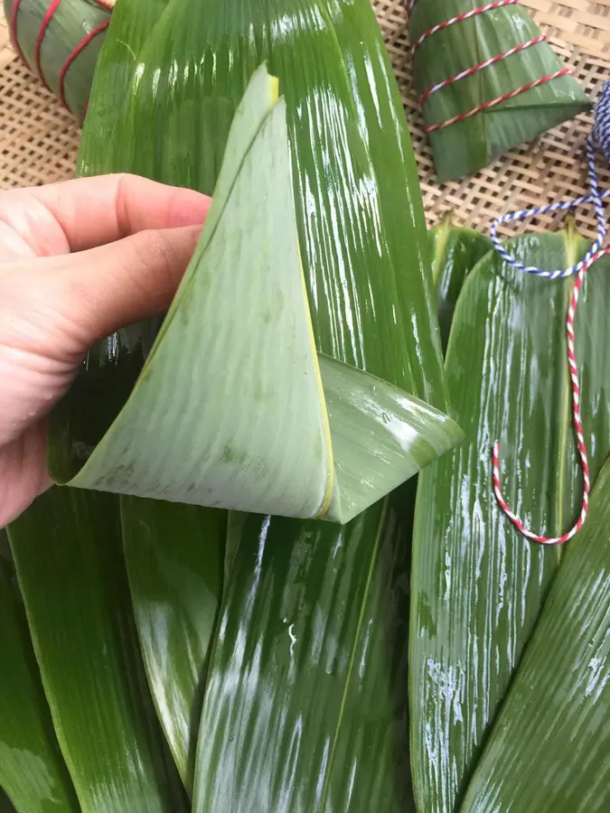 11 flavors of rice dumplings. Salted rice dumplings. Sweet dumplings - with rice dumplings wrapping method step 0