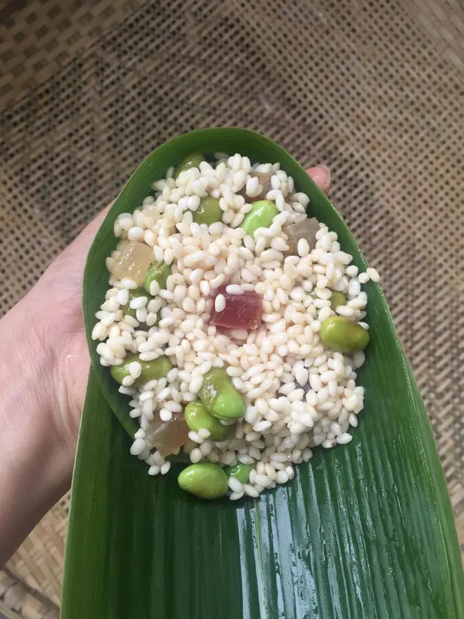 11 flavors of rice dumplings. Salted rice dumplings. Sweet dumplings - with rice dumplings wrapping method step 0