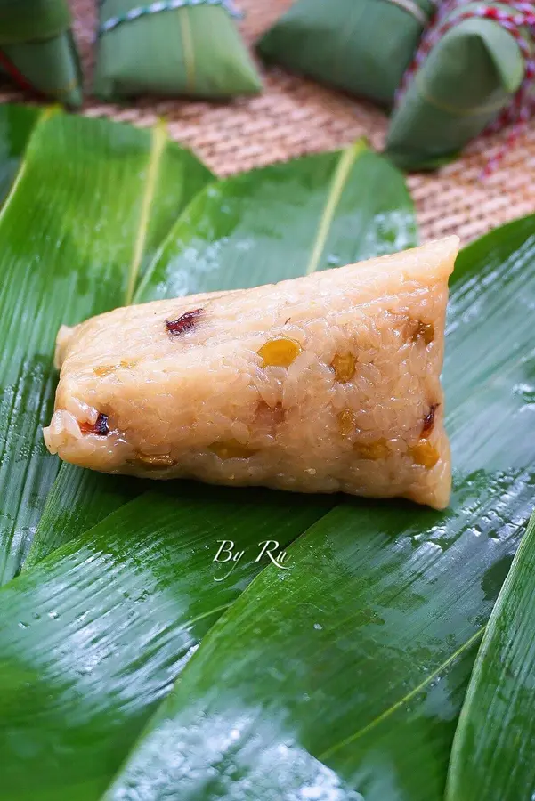 11 flavors of rice dumplings. Salted rice dumplings. Sweet dumplings - with rice dumplings wrapping method step 0