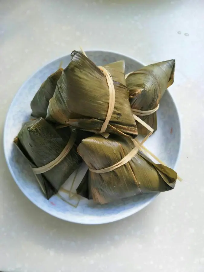 Zongzi wrapping method step 0