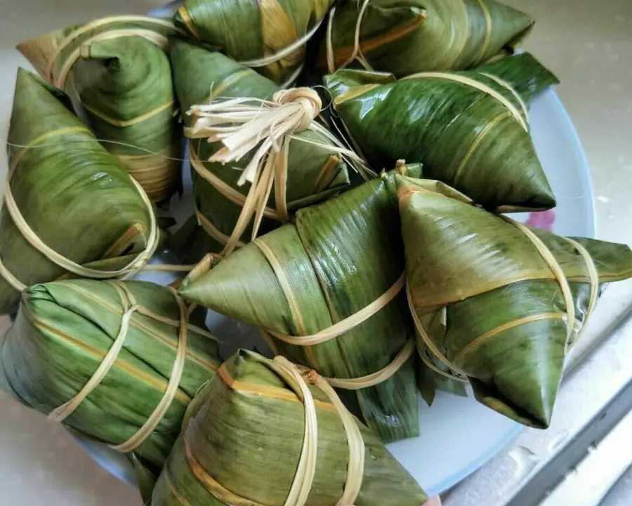 Zongzi wrapping method step 0