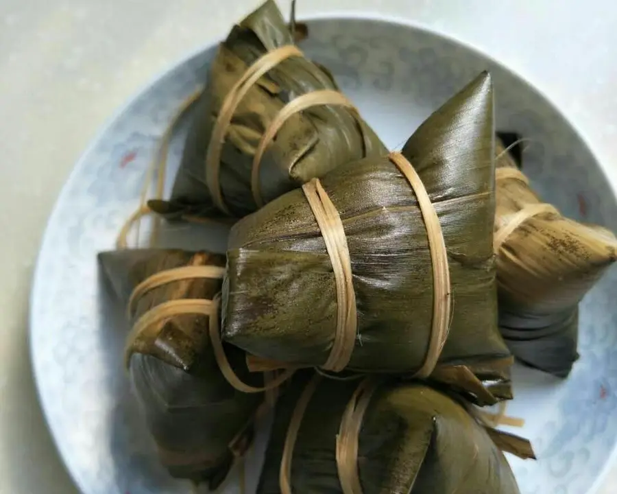 Zongzi wrapping method step 0