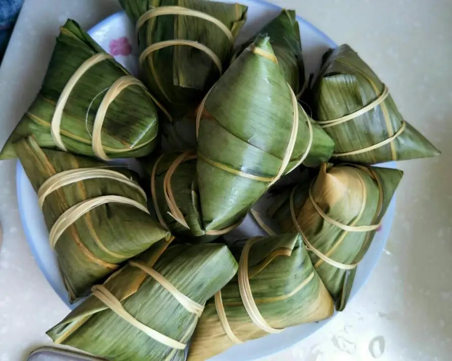 Zongzi wrapping method