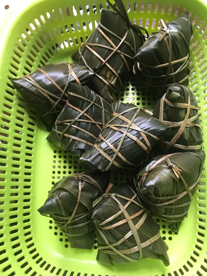 Fresh meat dumplings that can be wrapped in Xiaobai step 0