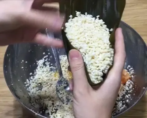 Salted egg yolk meat dumplings (with detailed rice dumplings video) step 0