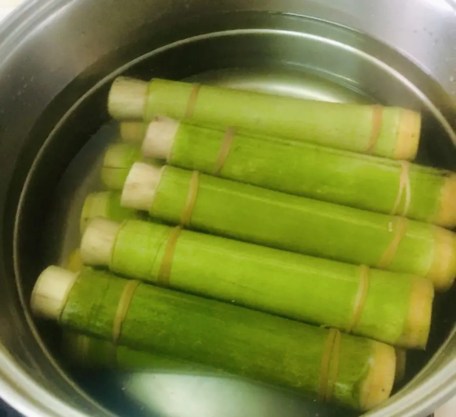 Lazy bamboo tube dumplings step 0