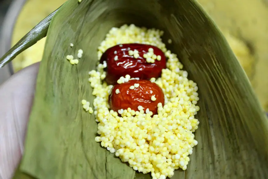 Rhubarb rice dumplings step 0