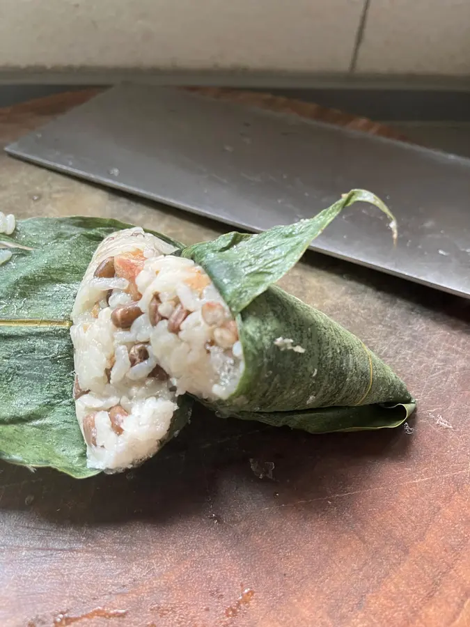 The innovative wrapping method of Sichuan-style bacon dumplings is specially provided for beginners step 0