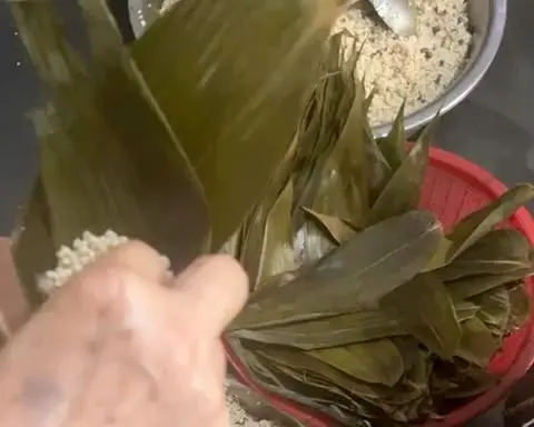 Sichuan-style salt-and-pepper rice dumplings step 0